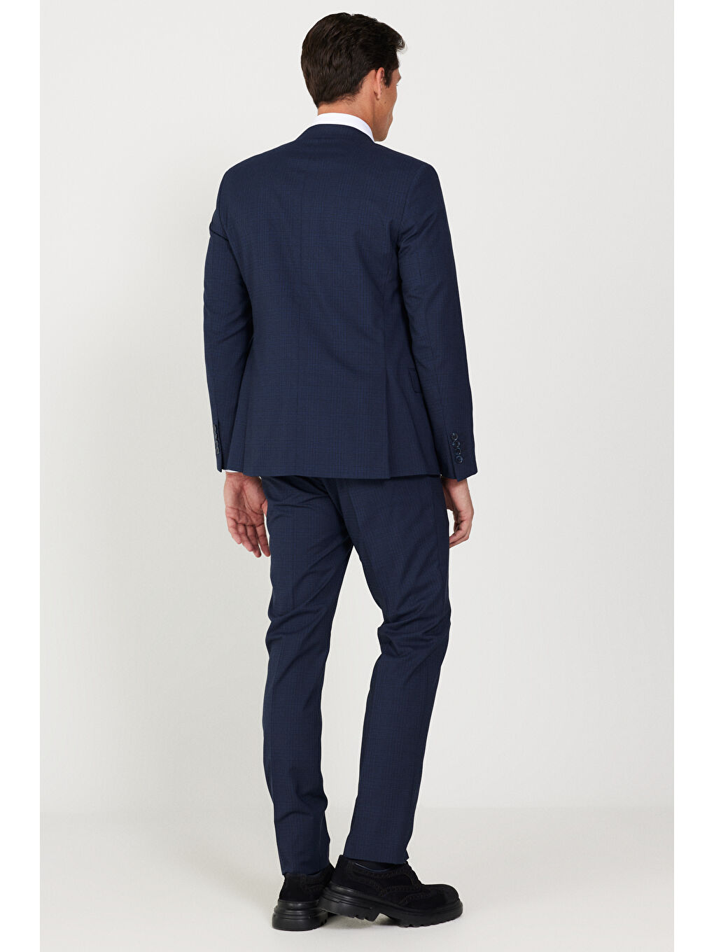 Erkek Lacivert-Siyah Slim Fit Dar Kesim Kırlangıç Yaka Kareli Yünlü Yelekli Takım Elbise-6