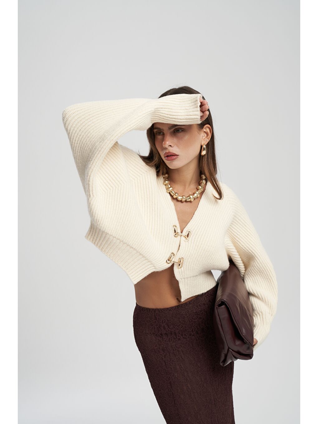 Luna Metal Detay Bej Kısa Triko Hırka