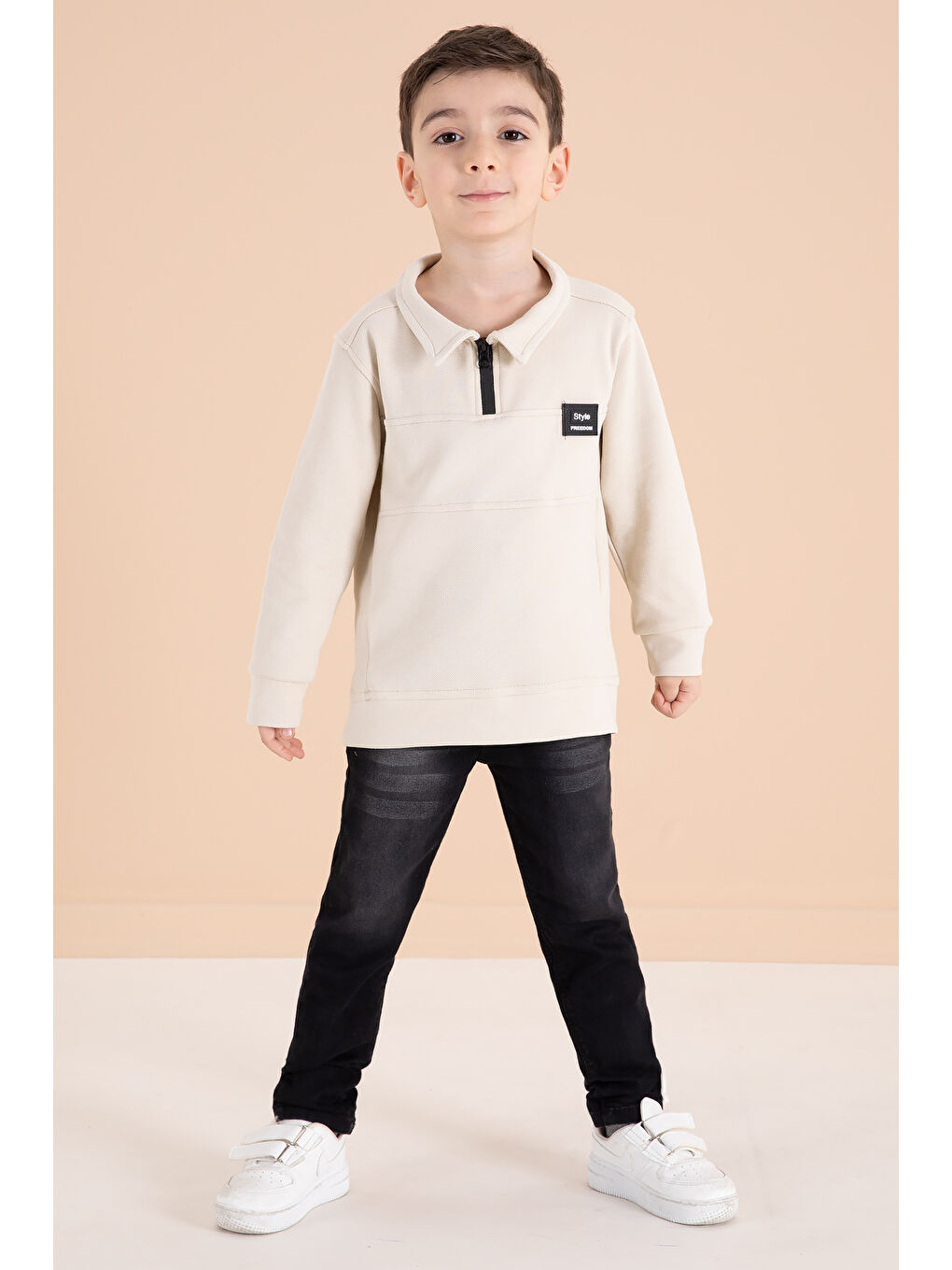 Ekru Krem Fermuar Yakalı Sweatshirt ve Jean Pantolonlu Erkek Çocuk Takım 20109