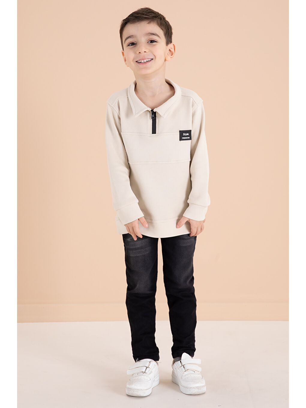 Ekru Krem Fermuar Yakalı Sweatshirt ve Jean Pantolonlu Erkek Çocuk Takım 20109-3