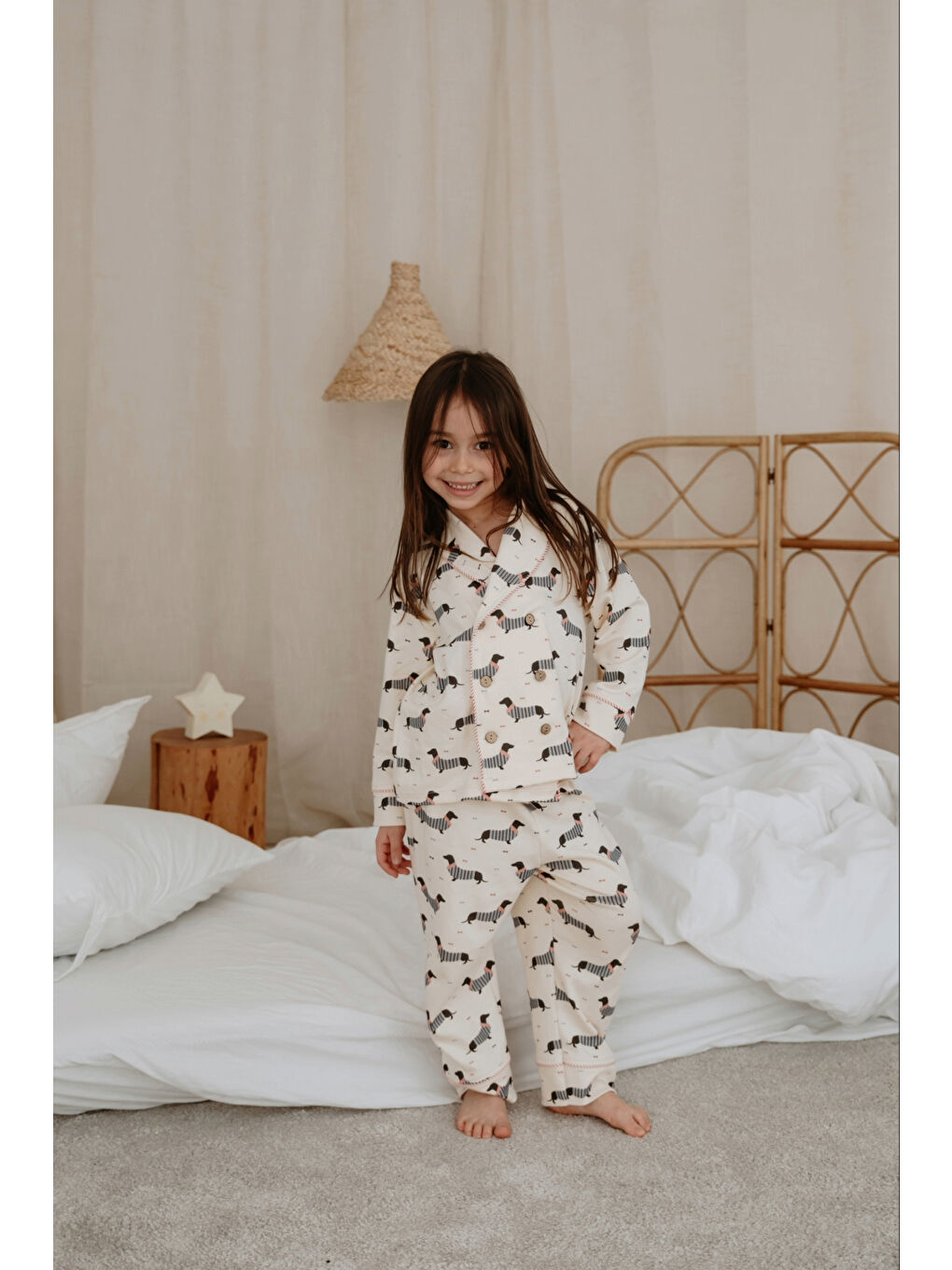 Ekru Köpek Baskılı Yaka Detaylı Çocuk Pijama Takımı