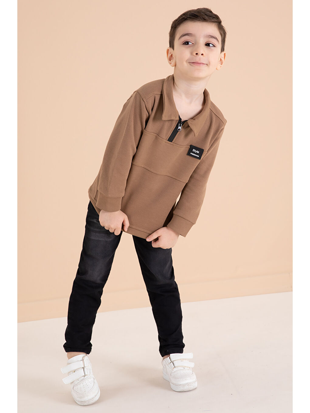 Kahverengi Kahve Fermuar Yakalı Sweatshirt ve Jean Pantolonlu Erkek Çocuk Takım 20108