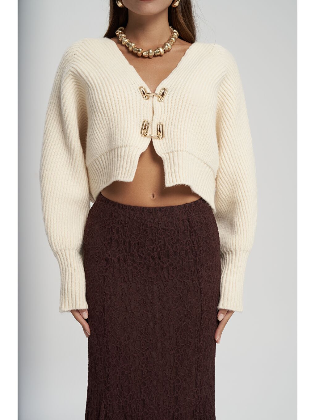 Luna Metal Detay Bej Kısa Triko Hırka-6