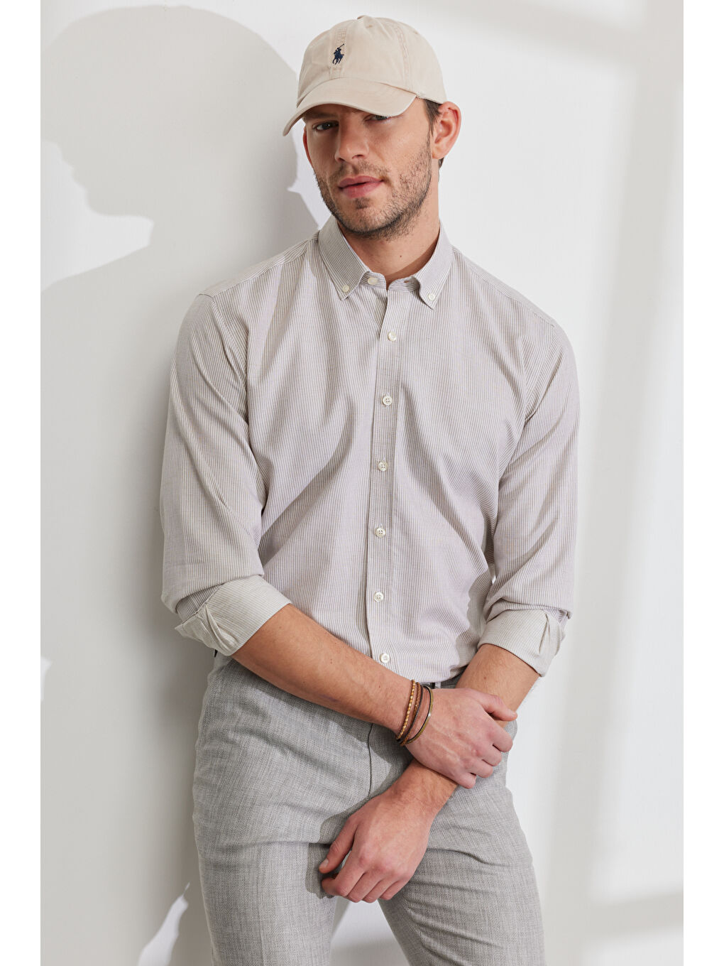 Erkek Bej Comfort Fit Geniş Kesim Düğmeli Yaka Pamuklu Çizgili Gömlek