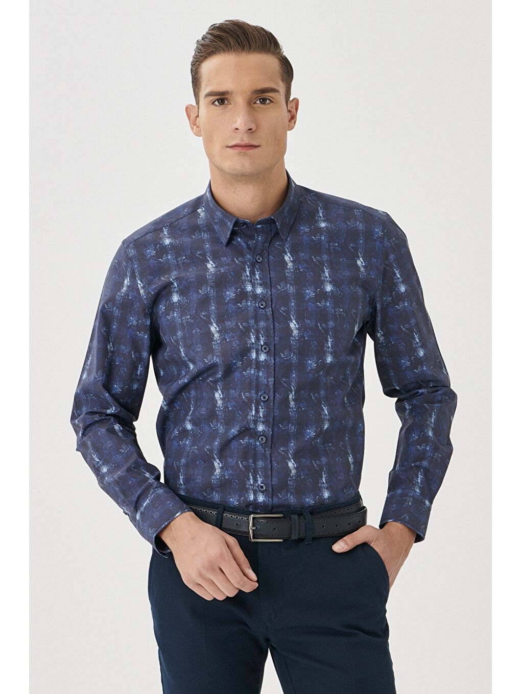 Erkek Lacivert Slim Fit Dar Kesim Düğmeli Yaka Baskılı Lacivert Gömlek-2