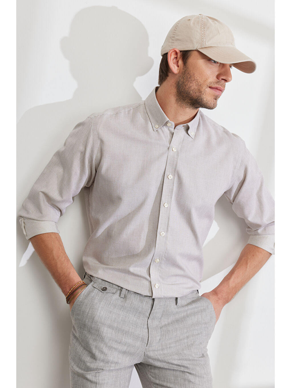 Erkek Bej Comfort Fit Geniş Kesim Düğmeli Yaka Pamuklu Çizgili Gömlek-1