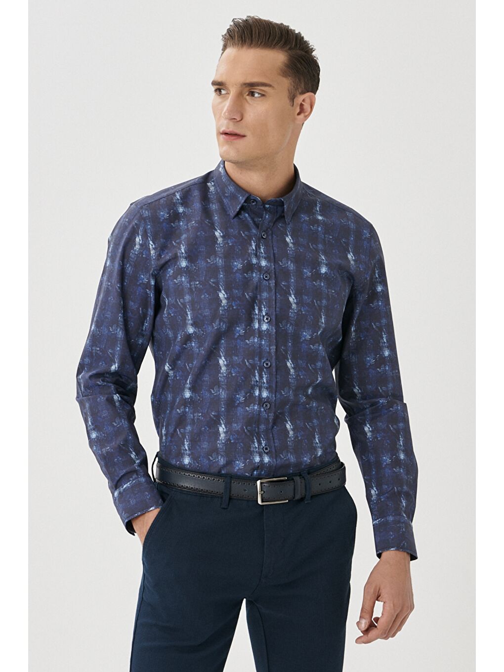 Erkek Lacivert Slim Fit Dar Kesim Düğmeli Yaka Baskılı Lacivert Gömlek-3