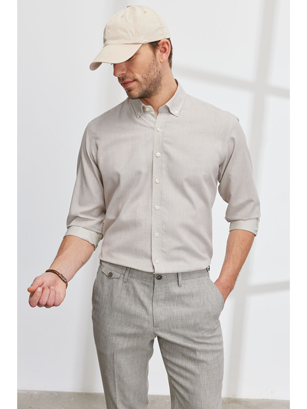 Erkek Bej Comfort Fit Geniş Kesim Düğmeli Yaka Pamuklu Çizgili Gömlek-2