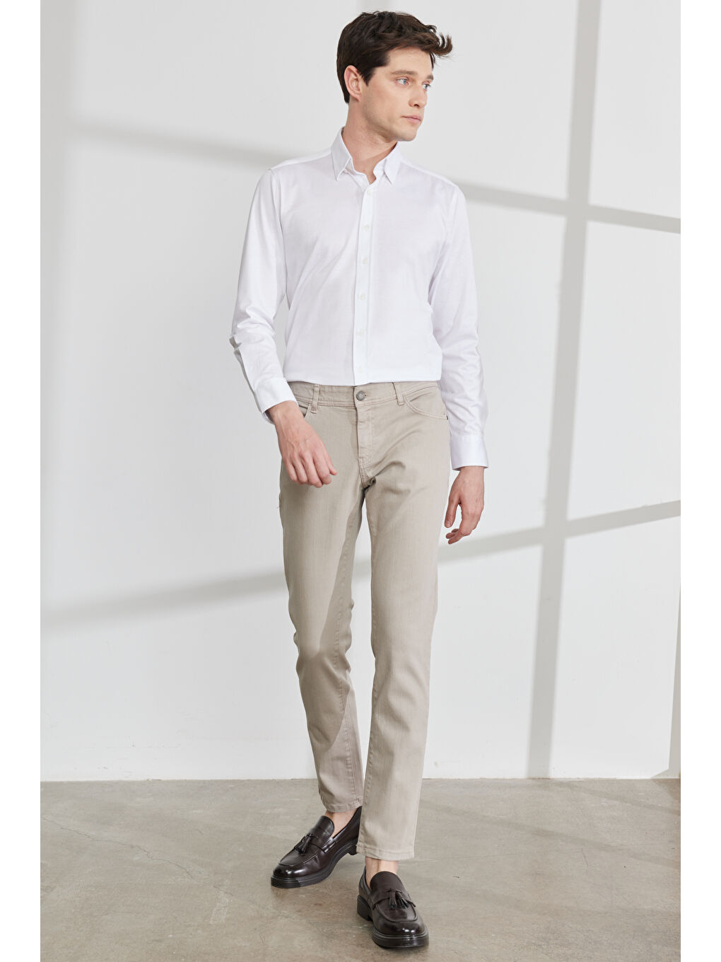 Erkek Beyaz Slim Fit Dar Kesim Gizli Düğme Yaka %100 Pamuk Gömlek-1