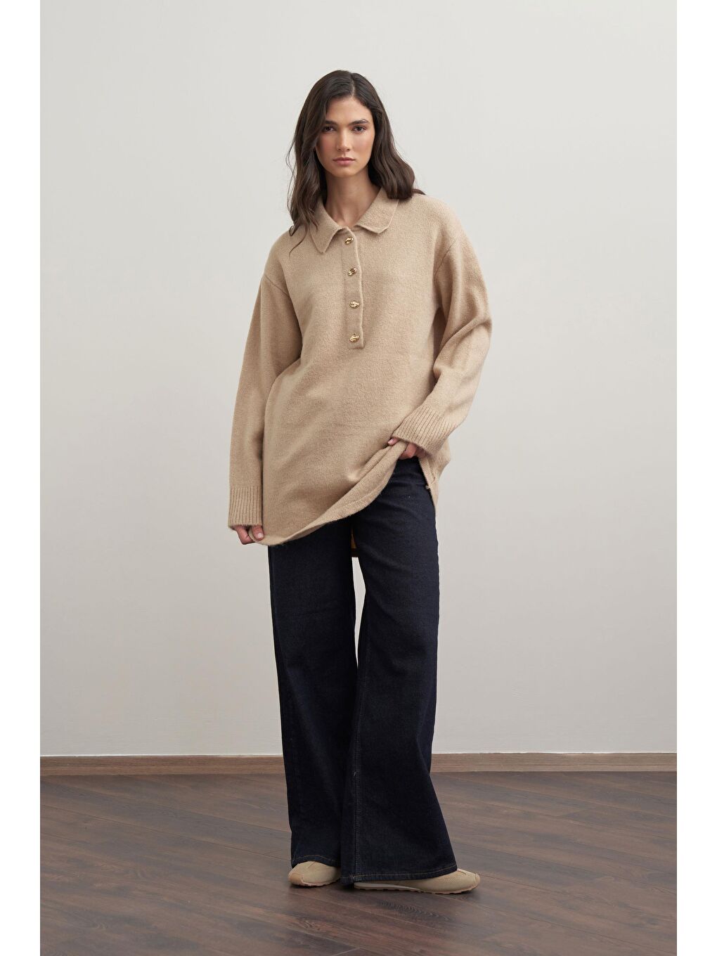 Bej-Gold Dügmeli Yarım Patlı Kazak