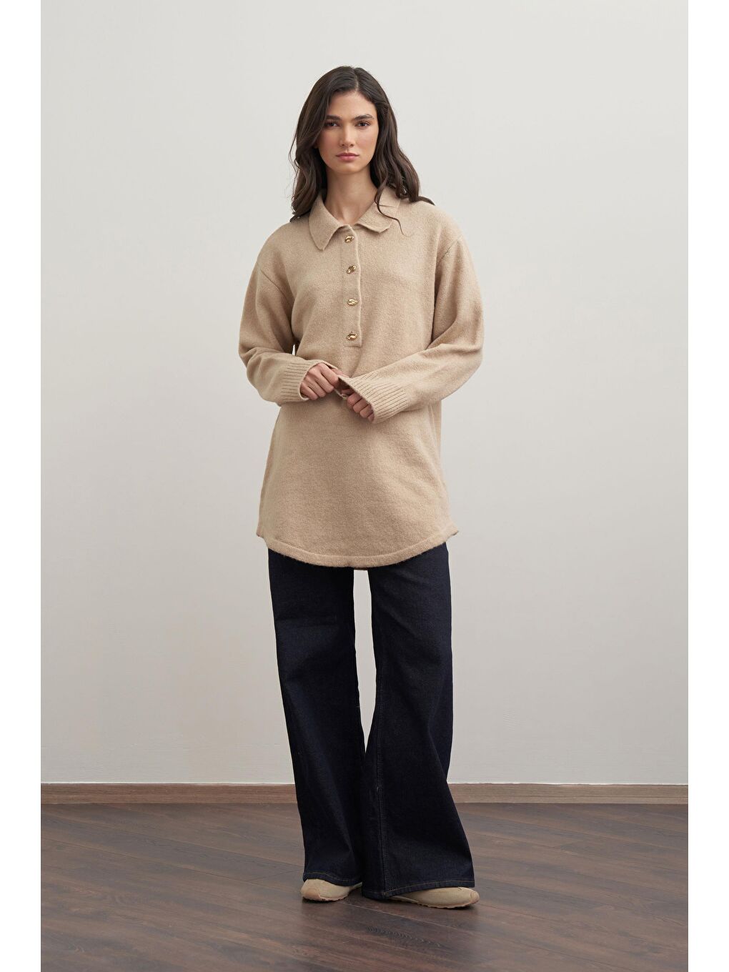 Bej-Gold Dügmeli Yarım Patlı Kazak-1