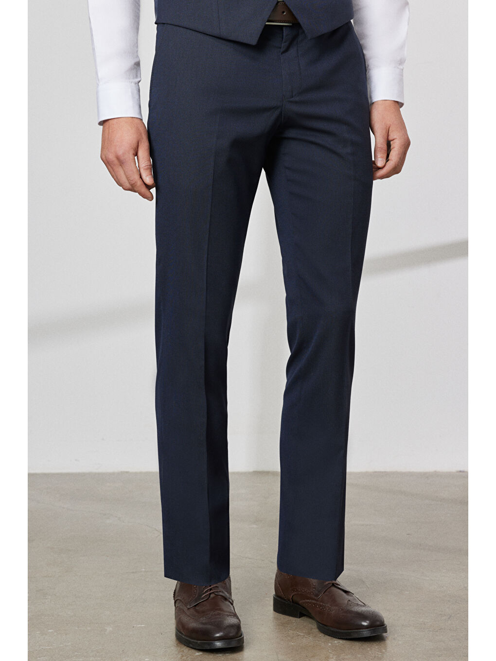 Erkek Lacivert Slim Fit Dar Kesim Mono Yaka Armürlü Yelekli Takım Elbise-1