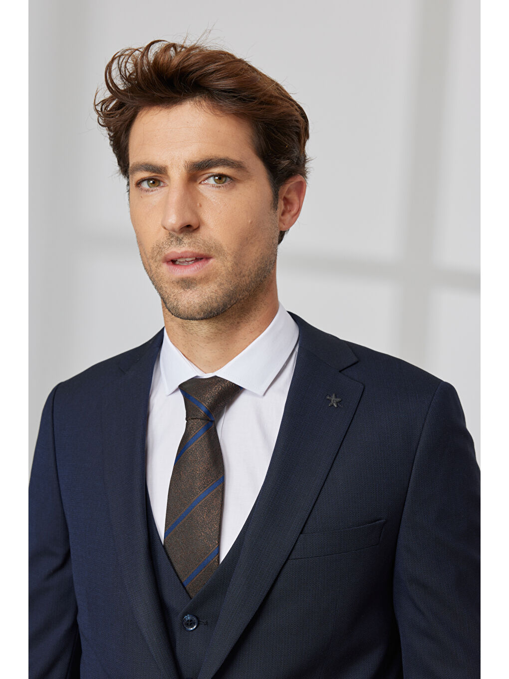 Erkek Lacivert Slim Fit Dar Kesim Mono Yaka Armürlü Yelekli Takım Elbise-3