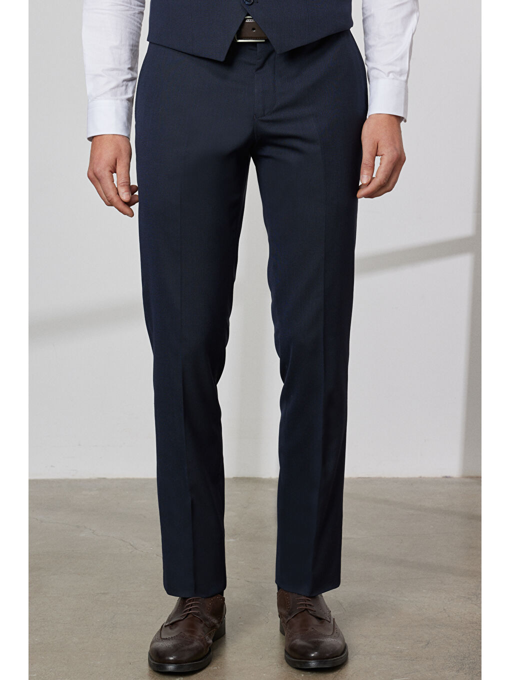 Erkek Lacivert Slim Fit Dar Kesim Mono Yaka Armürlü Yelekli Takım Elbise-7