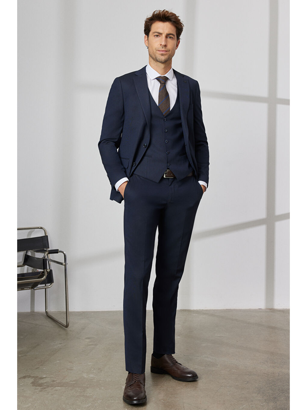 Erkek Koyu Lacivert Slim Fit Dar Kesim Mono Yaka Desenli Yelekli Takım Elbise-5