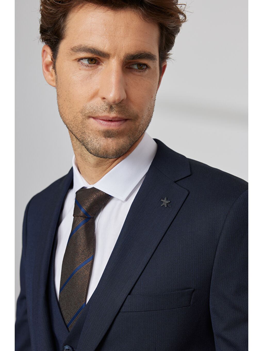 Erkek Lacivert Slim Fit Dar Kesim Mono Yaka Armürlü Yelekli Takım Elbise-9