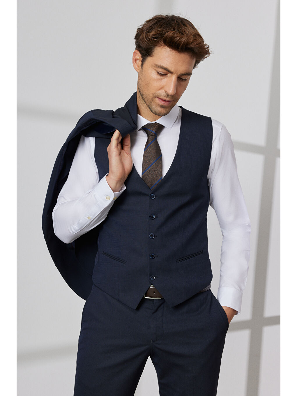 Erkek Koyu Lacivert Slim Fit Dar Kesim Mono Yaka Desenli Yelekli Takım Elbise-7