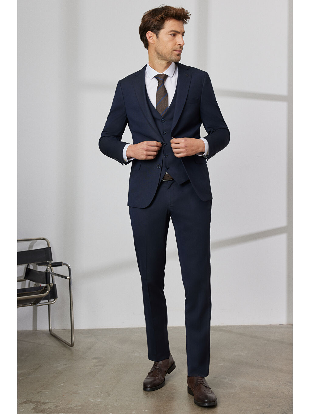 Erkek Koyu Lacivert Slim Fit Dar Kesim Mono Yaka Desenli Yelekli Takım Elbise-8