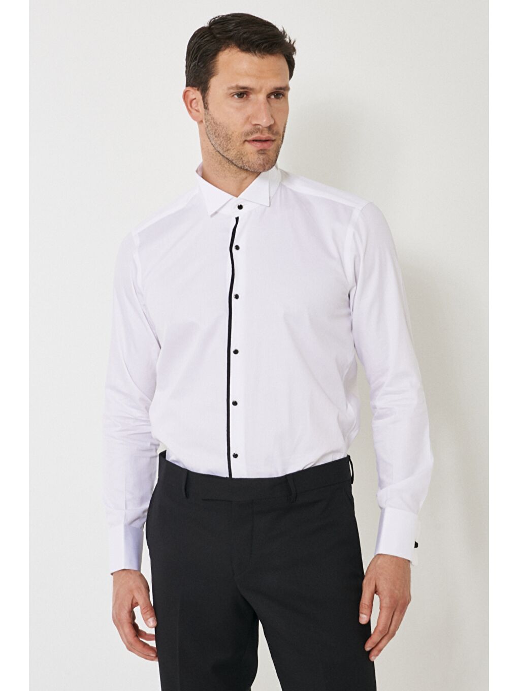 Erkek Beyaz-Siyah Slim Fit Dar Kesim %100 Pamuk Ata Yaka Gömlek-1