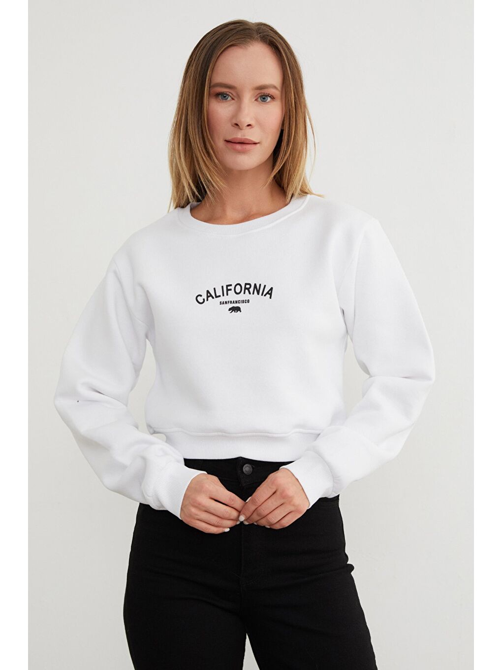Beyaz 3 İplik California Yazı Baskılı Crop Sweatshirt
