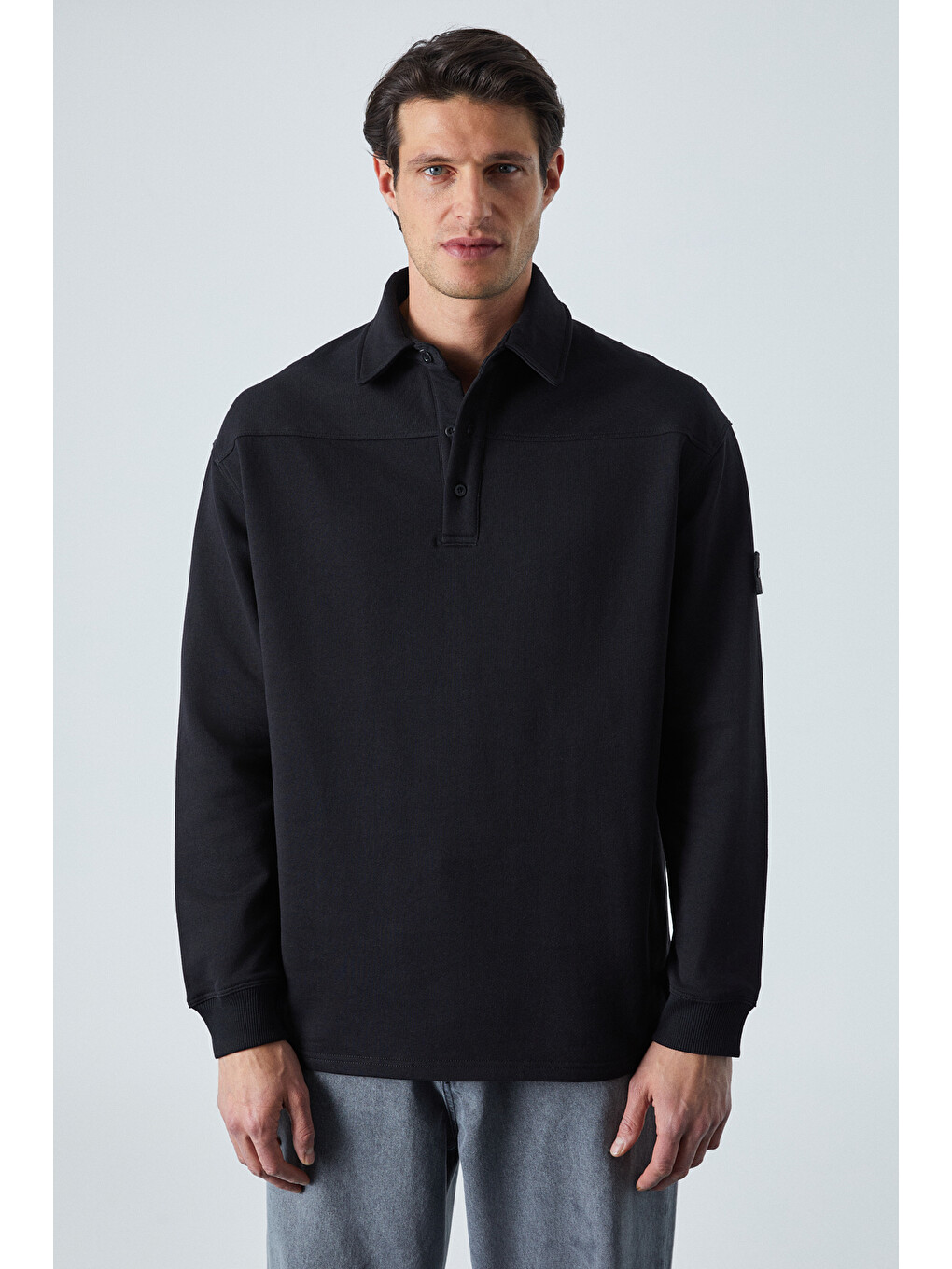Erkek Polo Yakalı Patlı Düğmeli Uzun Kol Regular Fit Nakış Detaylı Siyah Sweatshirt-1