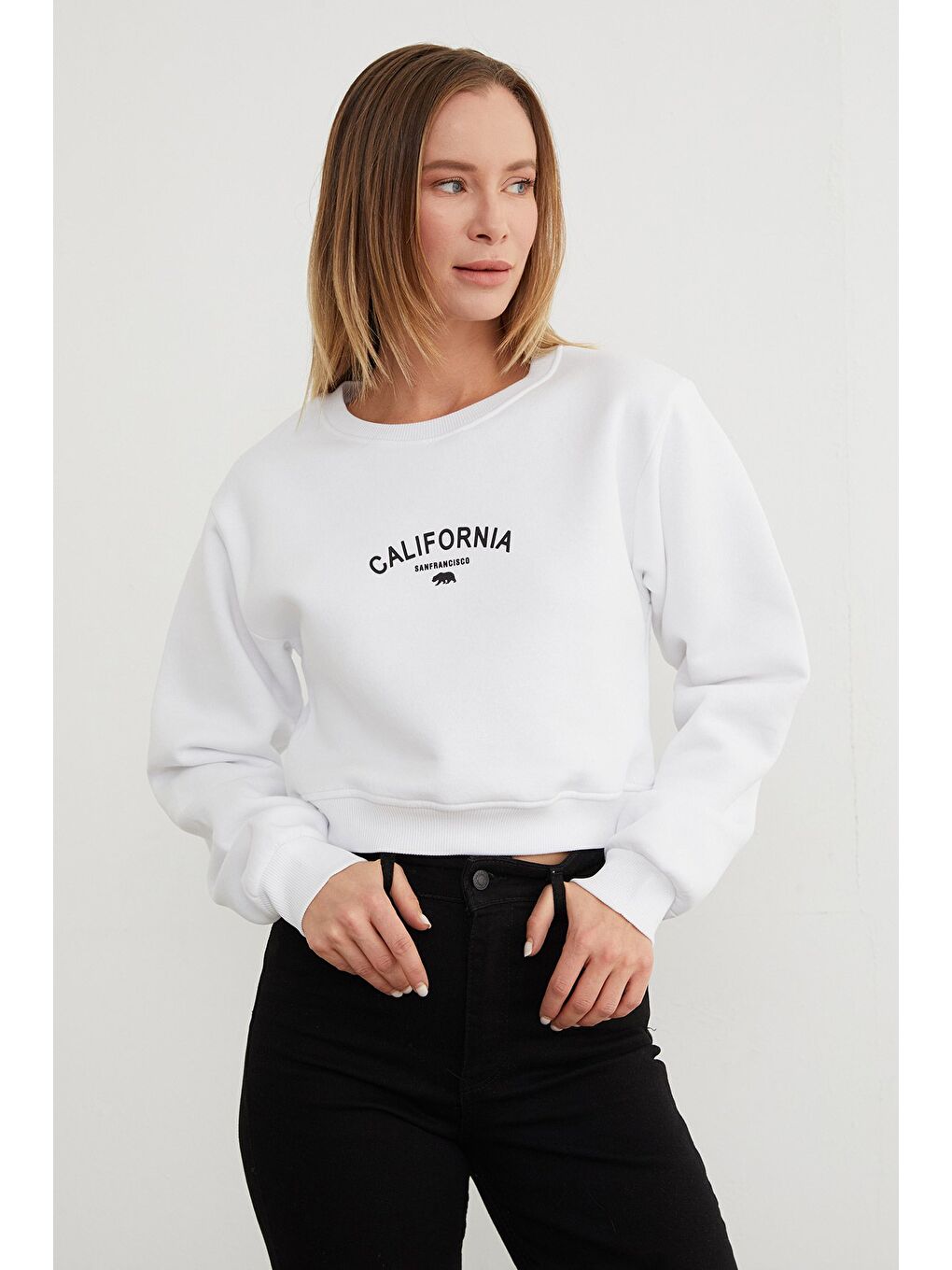 Beyaz 3 İplik California Yazı Baskılı Crop Sweatshirt-1