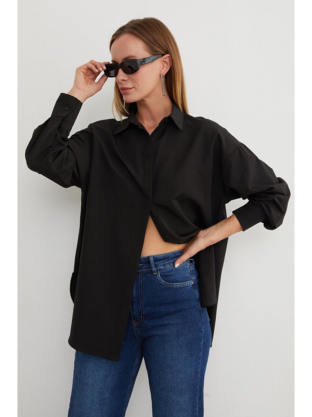 Siyah Basic Yırtmaçlı Oversize Gömlek-2