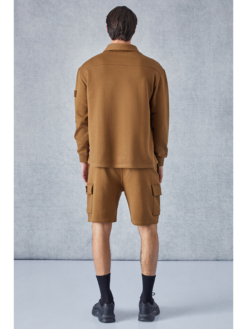 Aatrox Erkek Polo Yakalı Patlı Düğmeli Uzun Kol Regular Fit Nakış Detaylı Koyu Kahverengi Sweatshirt-5