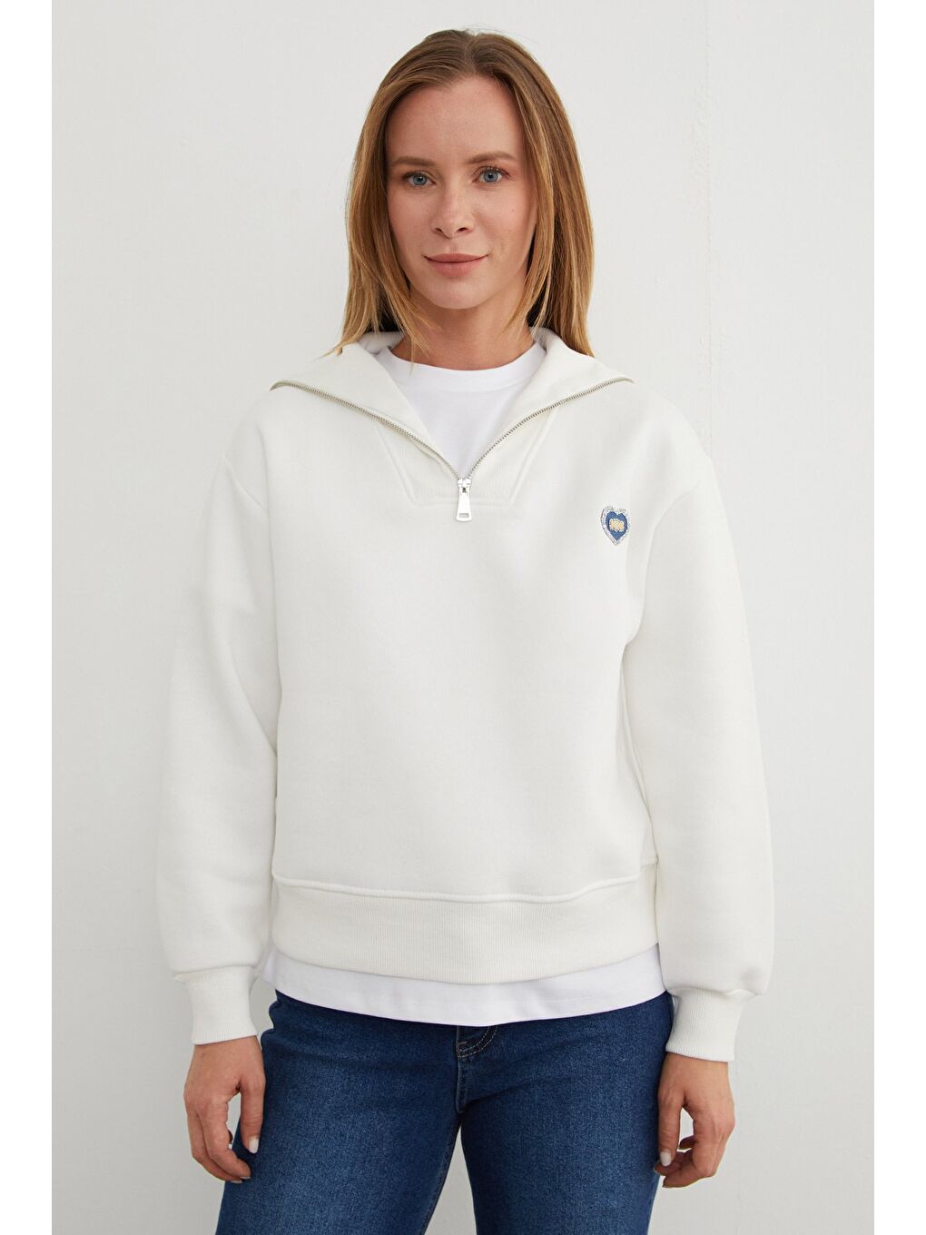 Ekru 3 İplik Kalp Nakışlı Yarım Fermuarlı Sweatshirt-1
