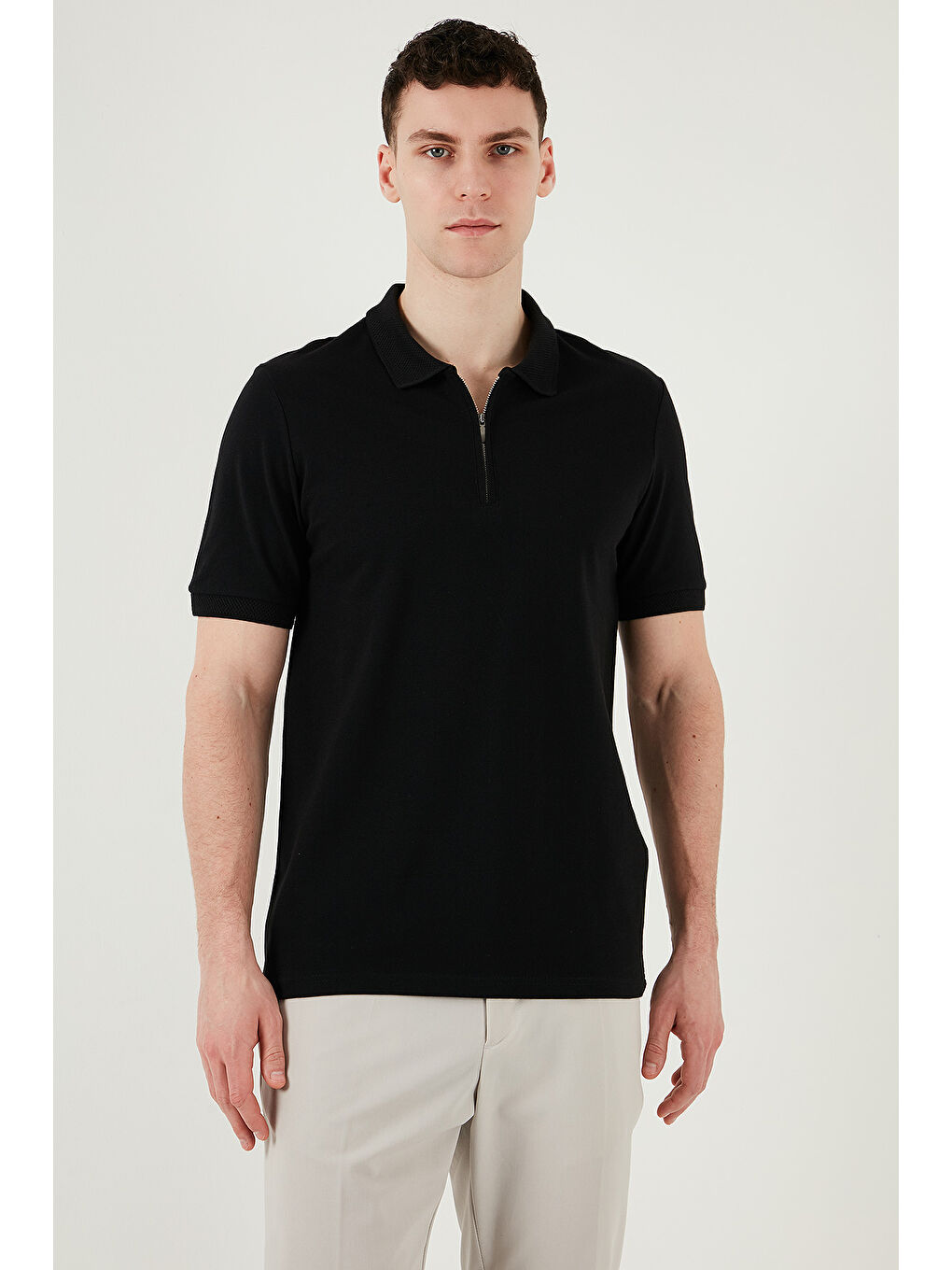 Siyah Pamuklu Regular Fit Yarım Fermuarlı Polo Yaka %100 Pamuk Tişört 5903008-3