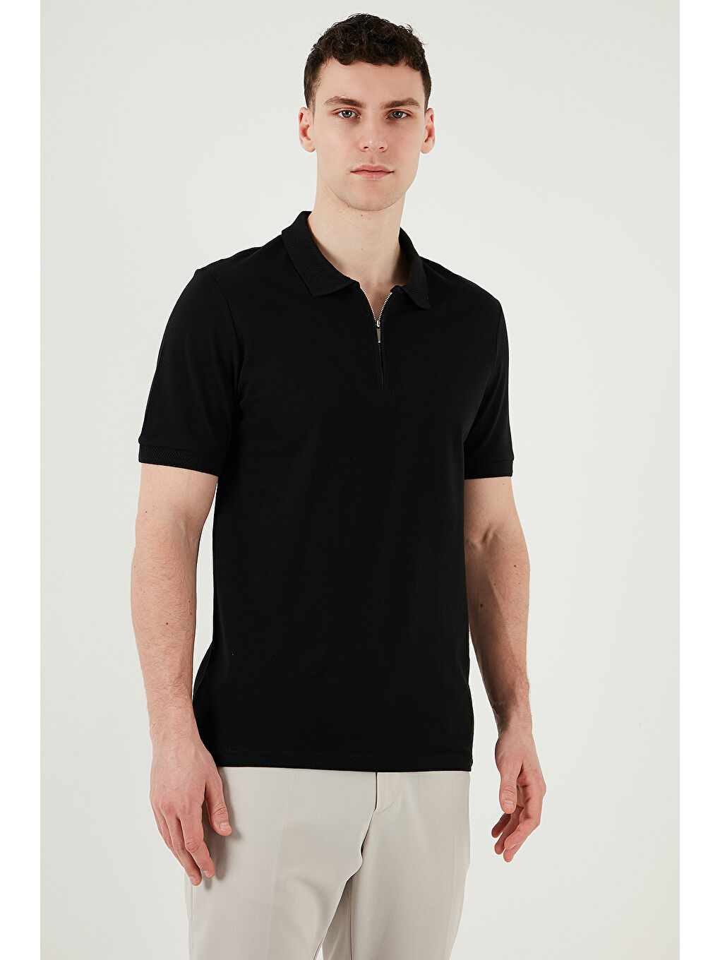 Siyah Pamuklu Regular Fit Yarım Fermuarlı Polo Yaka %100 Pamuk Tişört 5903008-4
