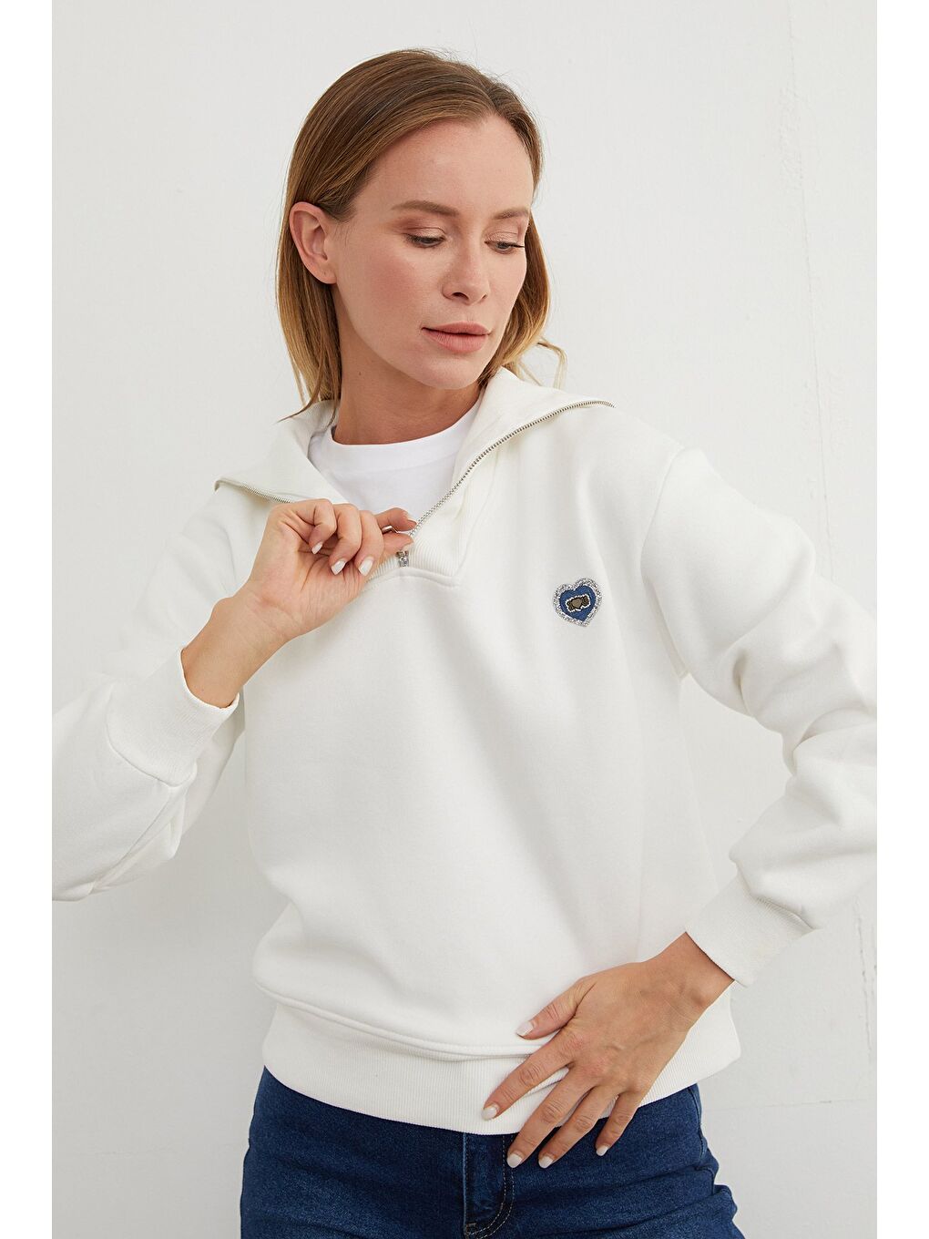 Ekru 3 İplik Kalp Nakışlı Yarım Fermuarlı Sweatshirt-2