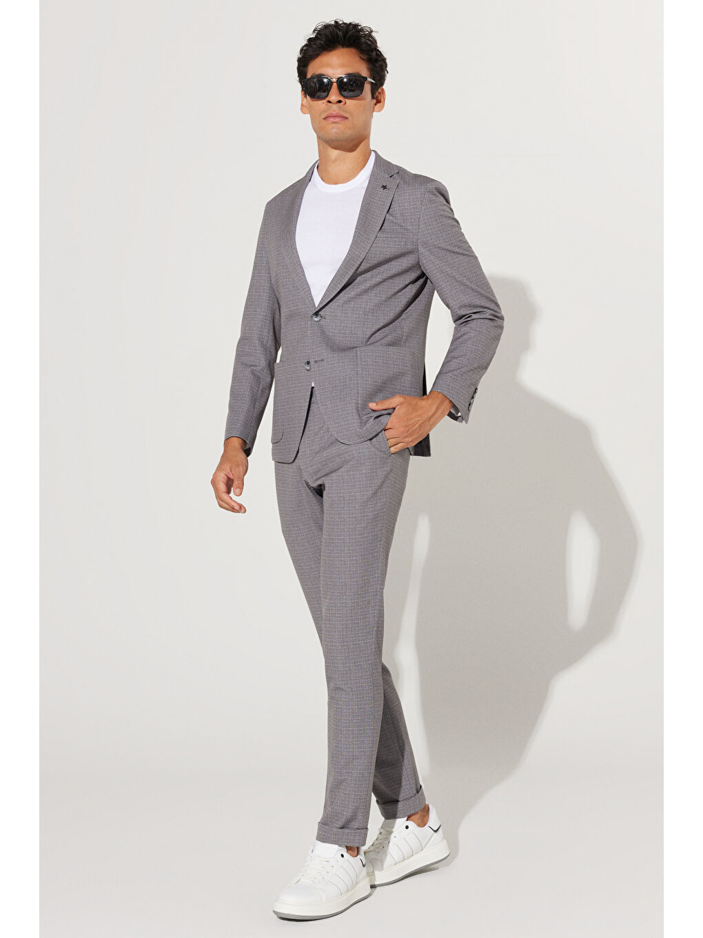 Erkek Bej Slim Fit Dar Kesim Mono Yaka Seyahat Çantalı Desenli Takım Elbise-2