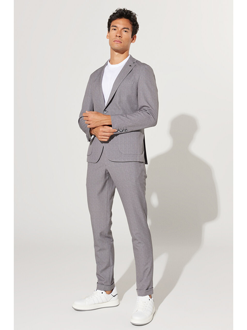 Erkek Bej Slim Fit Dar Kesim Mono Yaka Seyahat Çantalı Desenli Takım Elbise-3