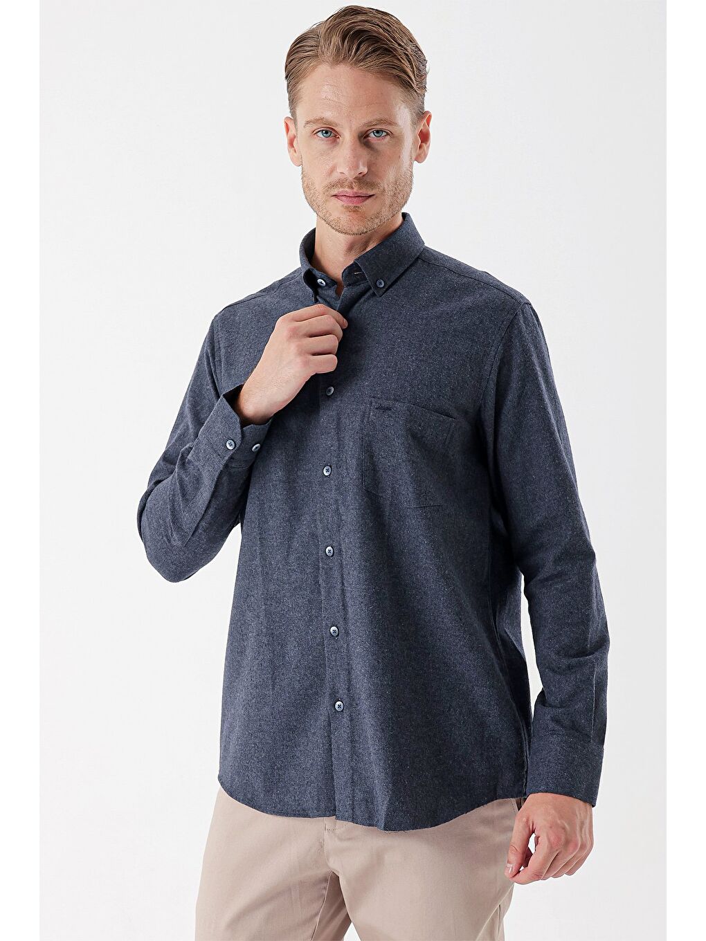 Koyu Lacivert Uzun Kollu Gabardin Sert Yaka Cepli Casual Comfort Fit Rahat Kesim Gömlek 1004235108