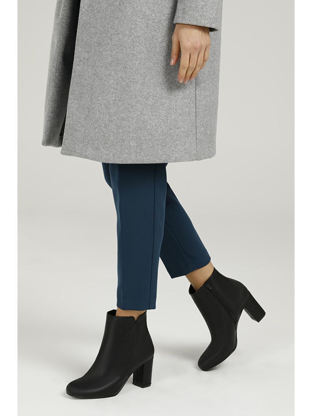 Siyah Kadın Topuklu Bot-3