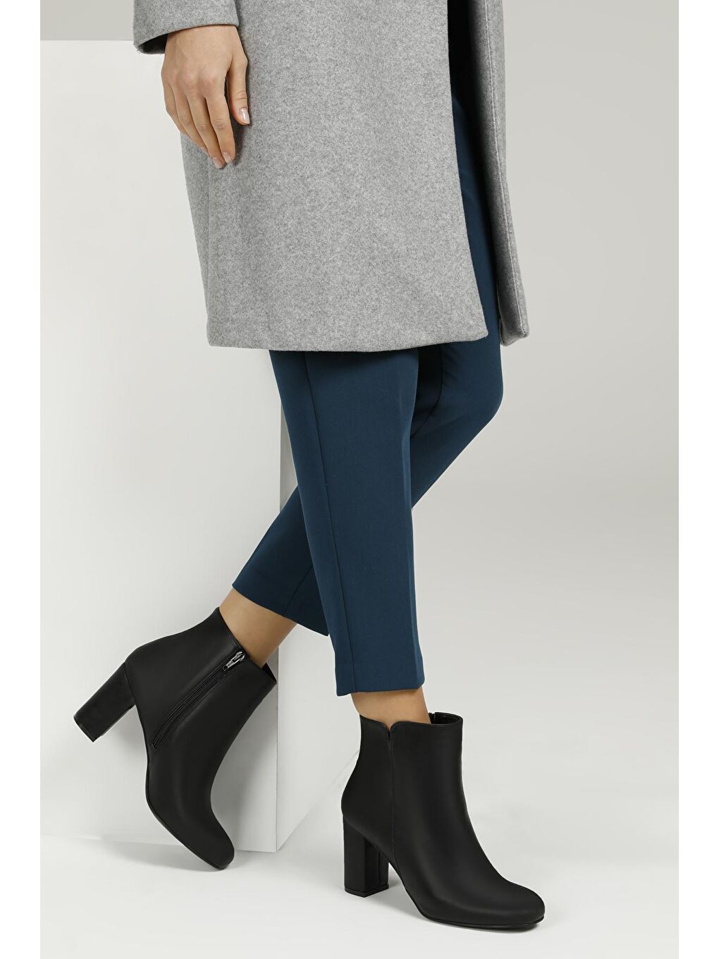 Siyah Kadın Topuklu Bot-4