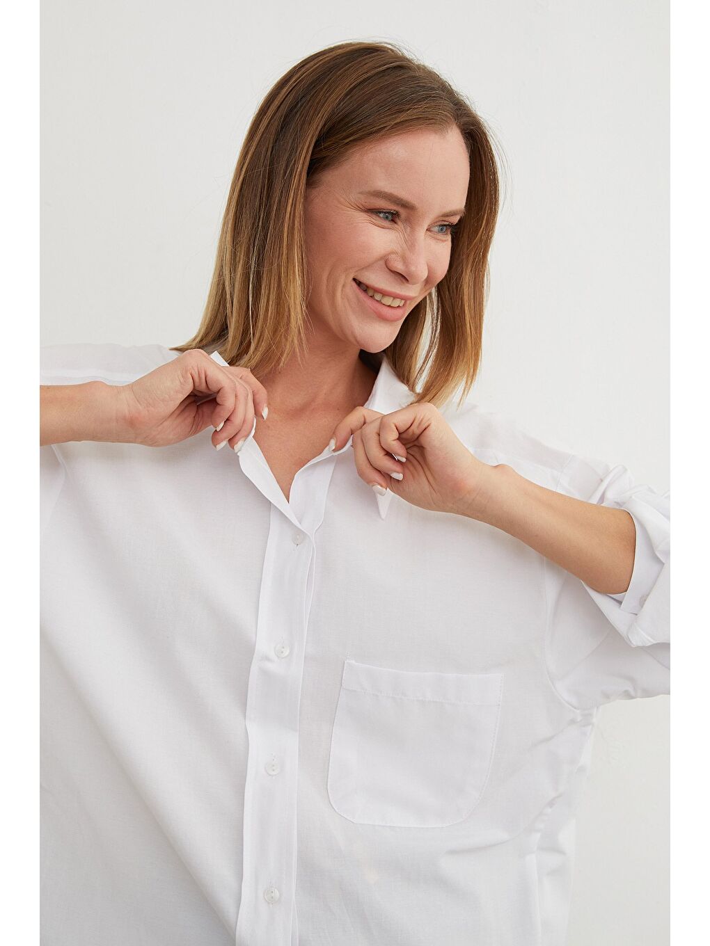 Beyaz Basic Tek Cepli Oversize Gömlek-4