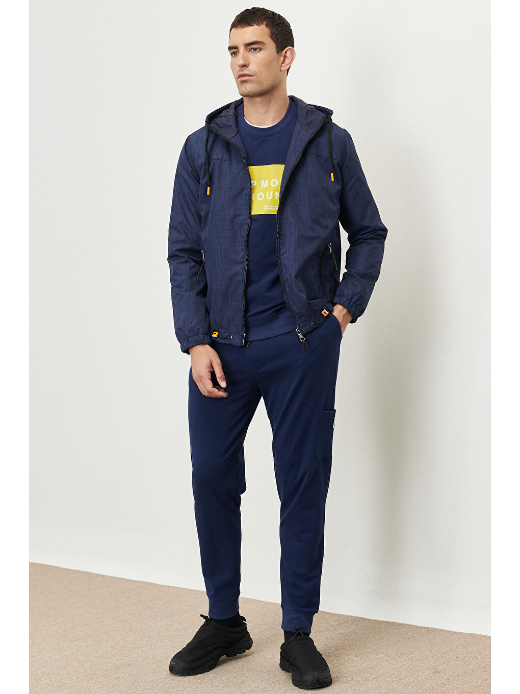 Erkek Lacivert Standart Fit Normal Kesim Dik Yaka Kapüşonlu Mont-1