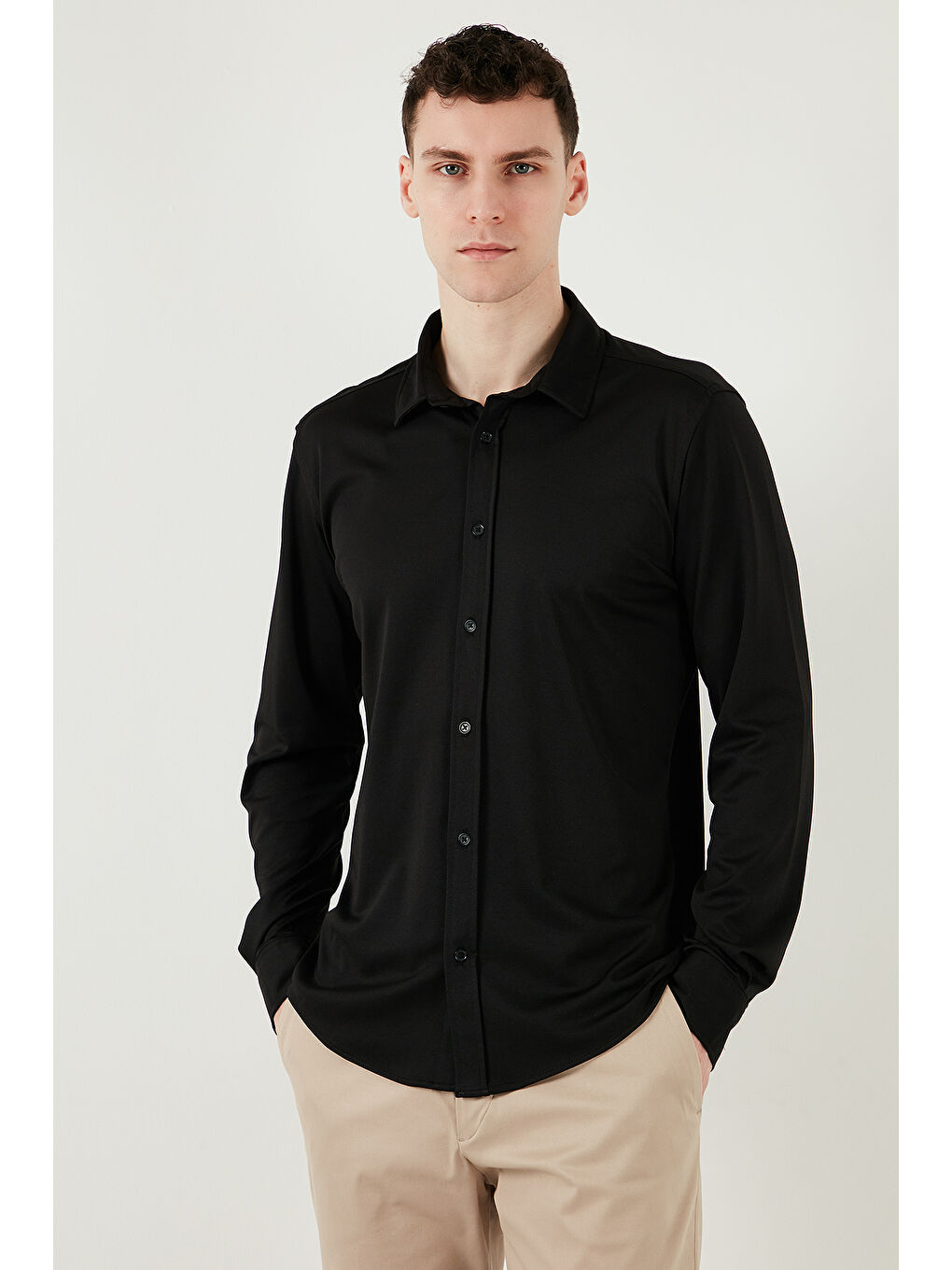 Siyah Pamuklu Regular Fit Düz Yaka %100 Pamuk Gömlek CF25S119628-3