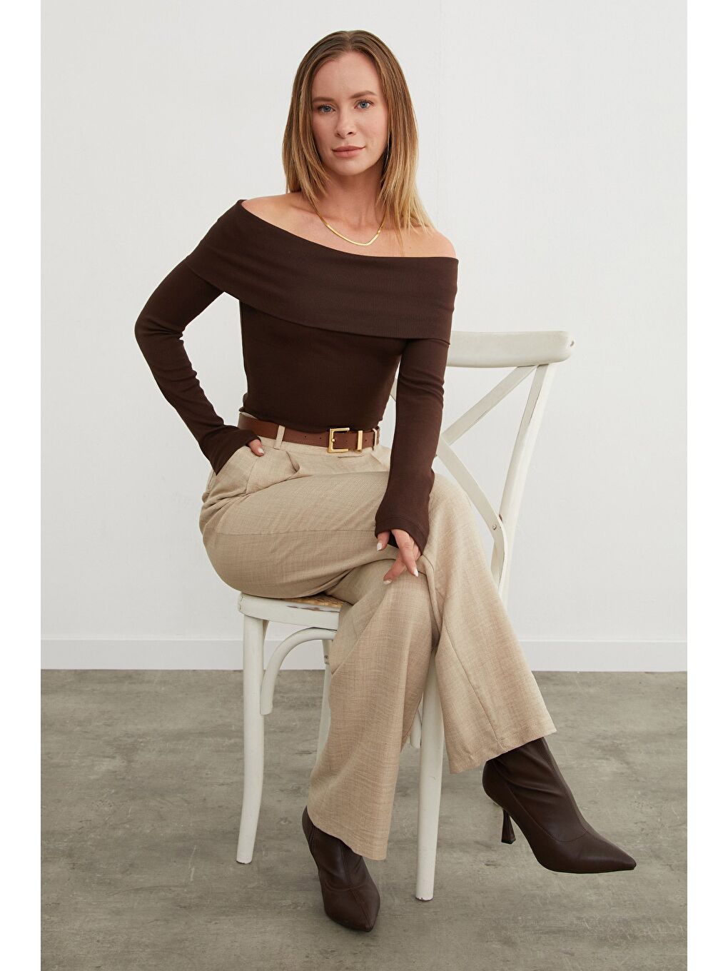 Kahverengi Basic Madonna Yaka Modal Bluz