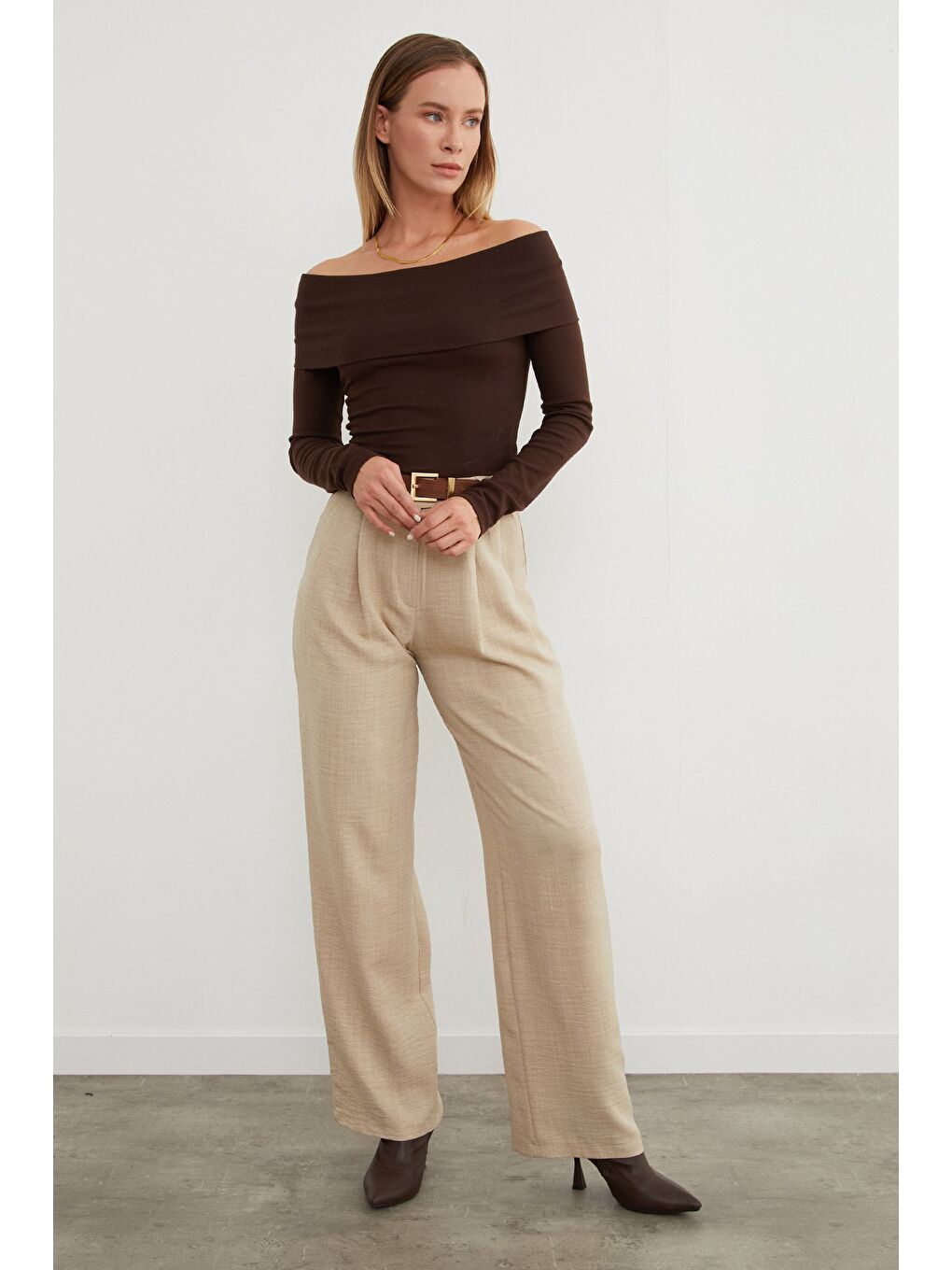 Kahverengi Basic Madonna Yaka Modal Bluz-2