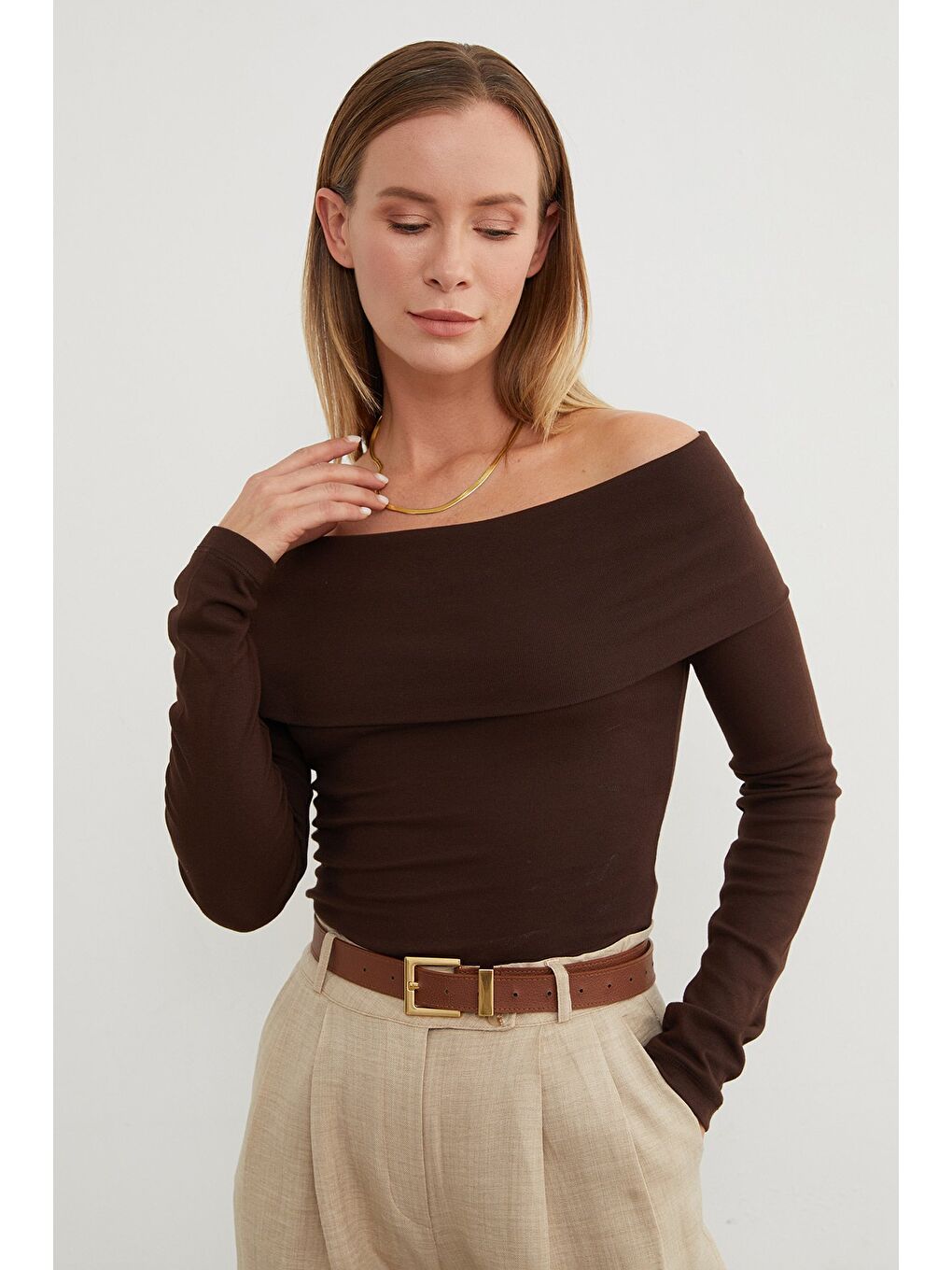 Kahverengi Basic Madonna Yaka Modal Bluz-4
