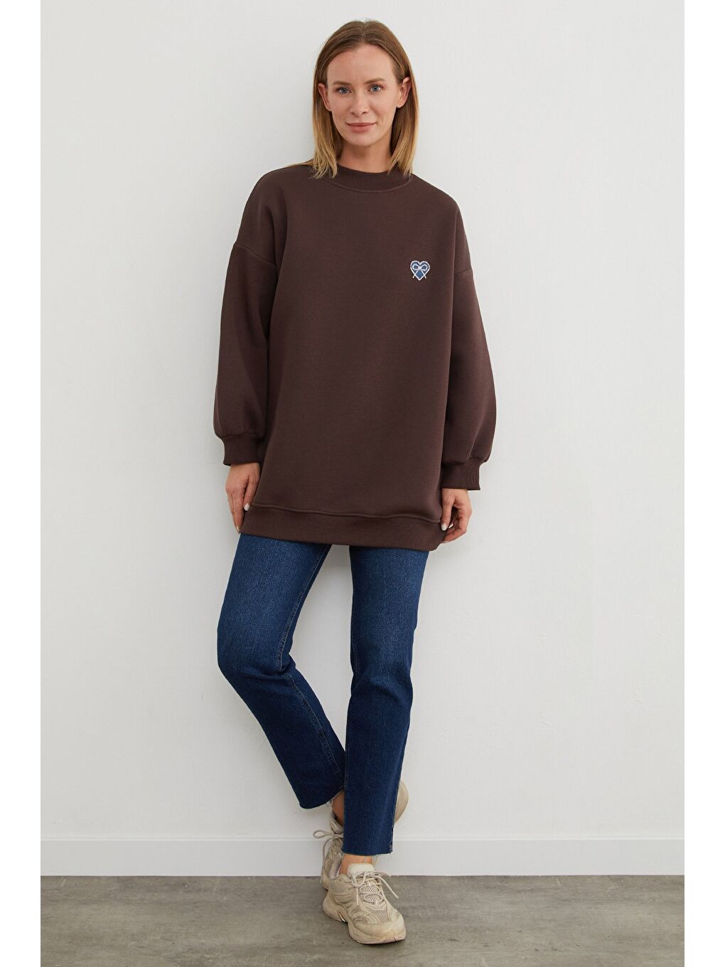 Kahverengi 3 İplik Kurdele Taş İşlemeli Oversize Sweatshirt-1