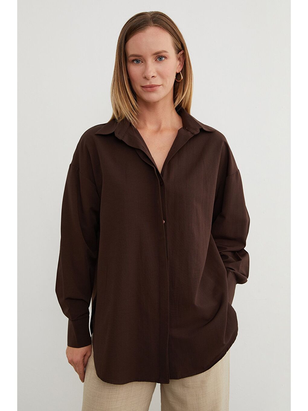 Kahverengi Basic Yırtmaçlı Oversize Gömlek-2