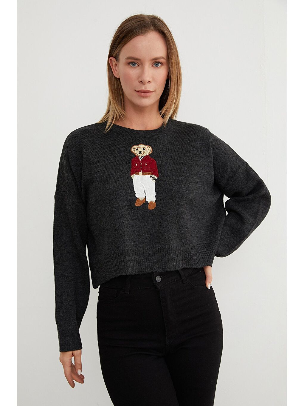 Antrasit Ayıcık Nakışlı Oversize Crop Kazak