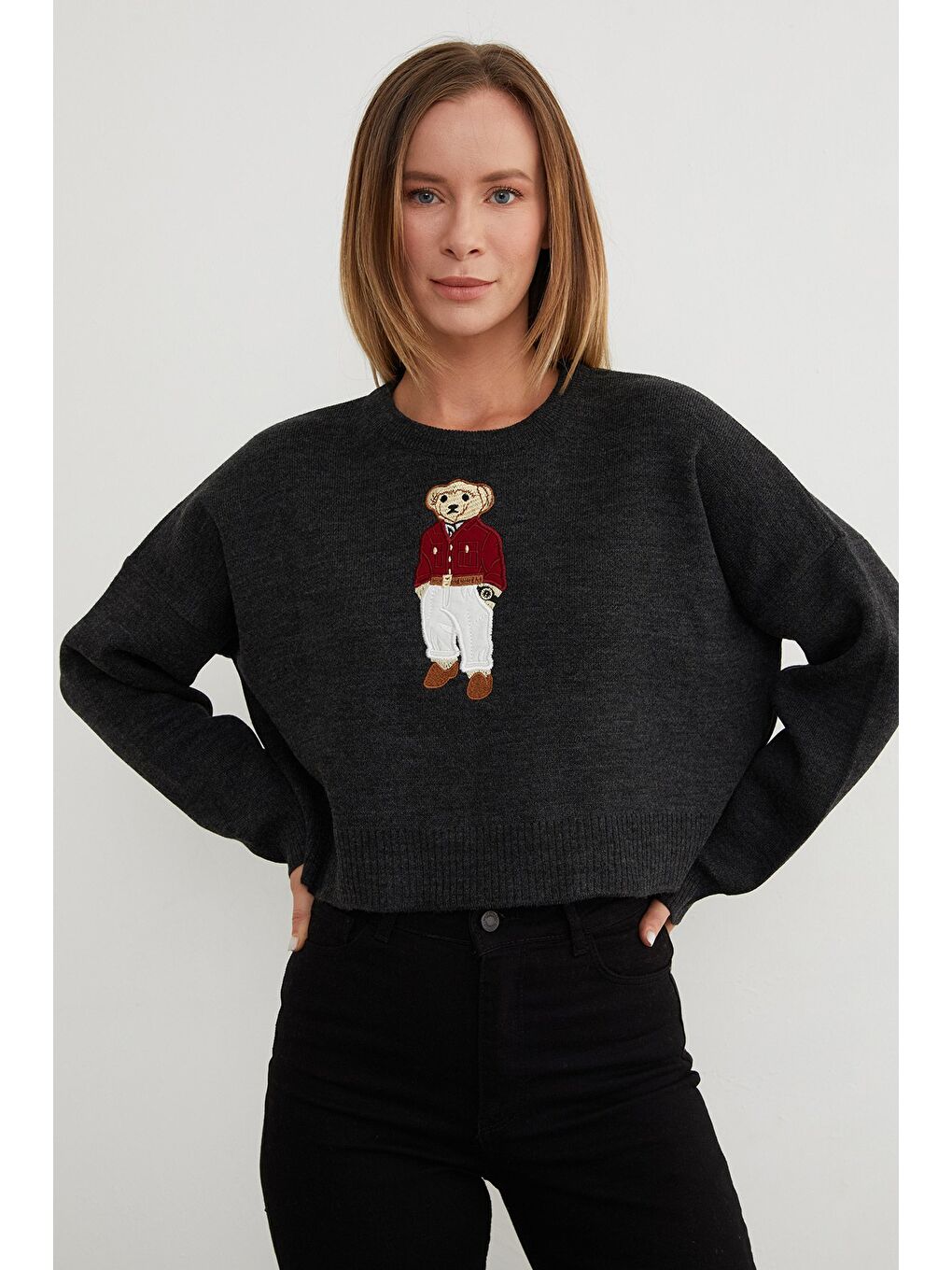 Antrasit Ayıcık Nakışlı Oversize Crop Kazak-1