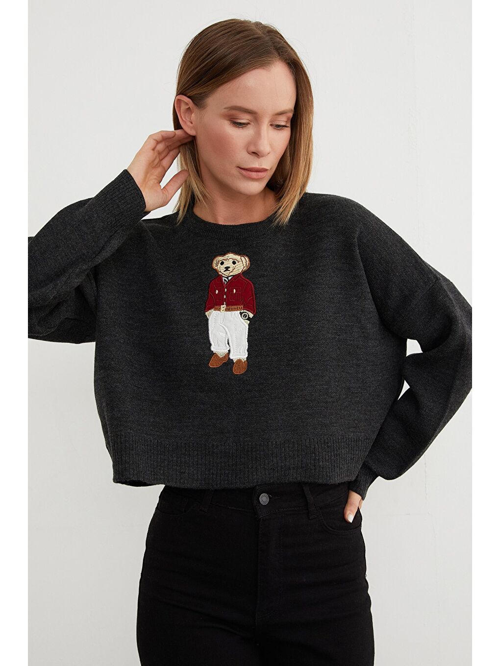 Antrasit Ayıcık Nakışlı Oversize Crop Kazak-2