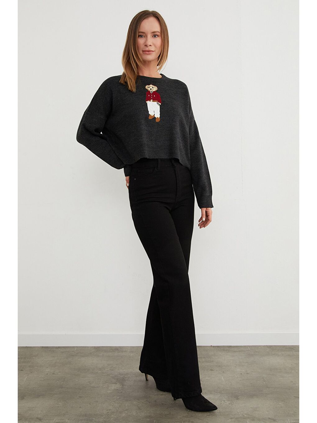 Antrasit Ayıcık Nakışlı Oversize Crop Kazak-4