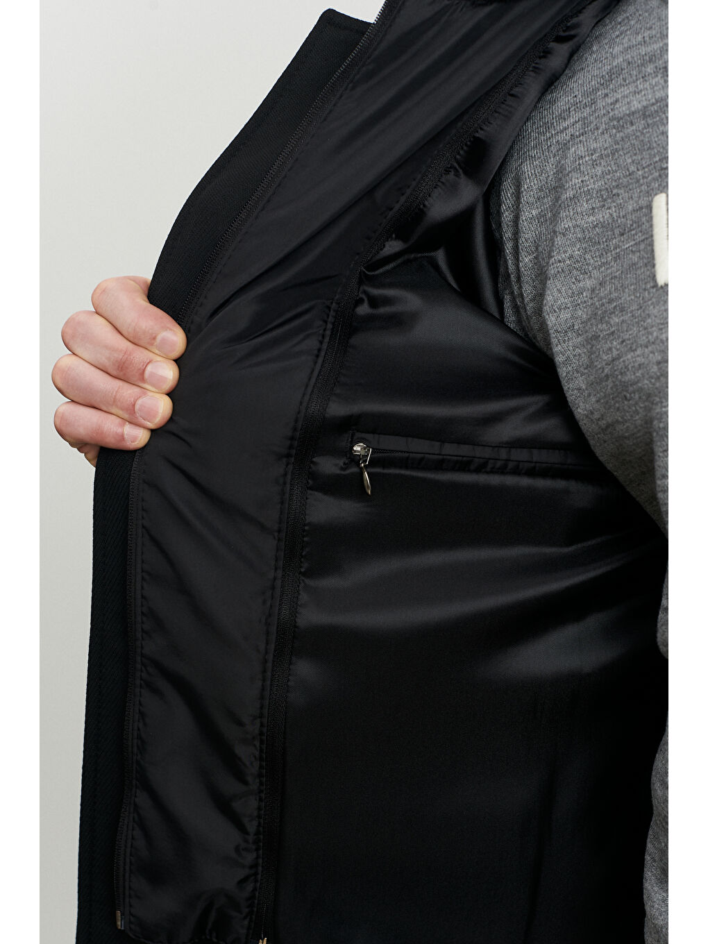 Erkek Siyah Standart Fit Normal Kesim İçi Çıkma Yelekli Yünlü Kışlık Kaban-6